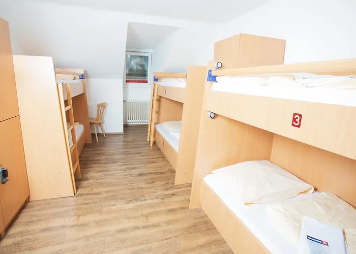 Hostel Yoho - International Youth Solnohrad